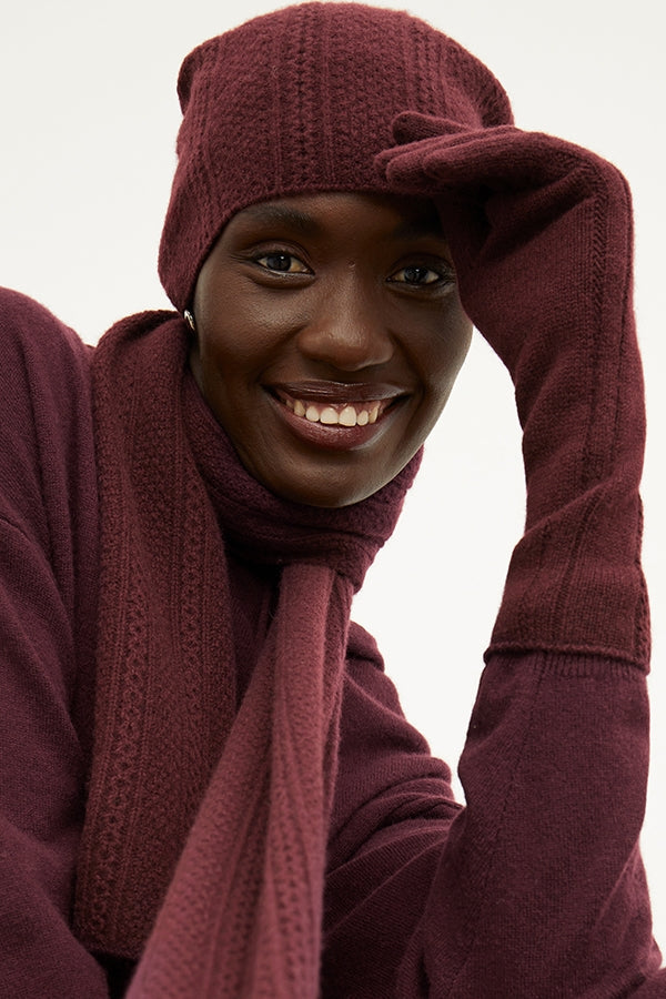 Front image of a woman wearing the circle cable gloves in chiante | Grid Hover | Exclude