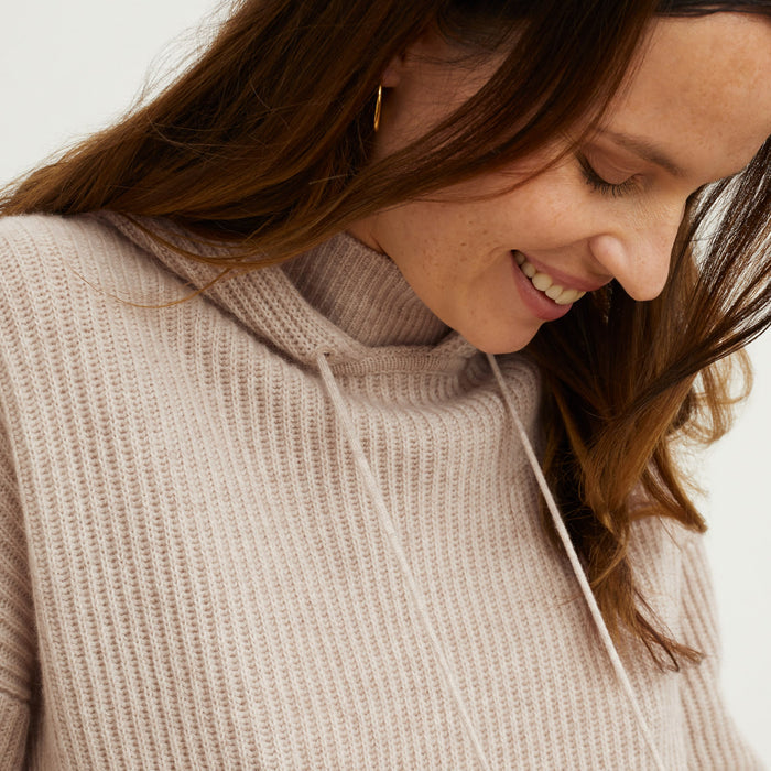 Detail image of a woman standing wearing the Freya Hoodie—Cashmere/Wool in Oatmeal Melange