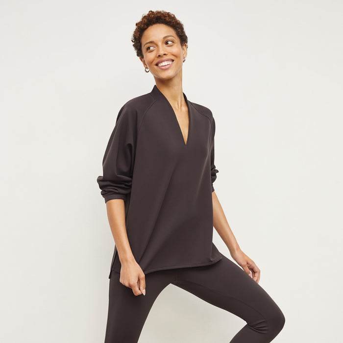 Front image of a woman standing wearing the Harrington Legging—Light Scuba in Haze