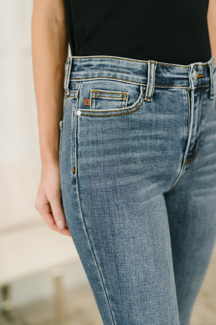 Judy Blue Deborah Mid Rise Capri