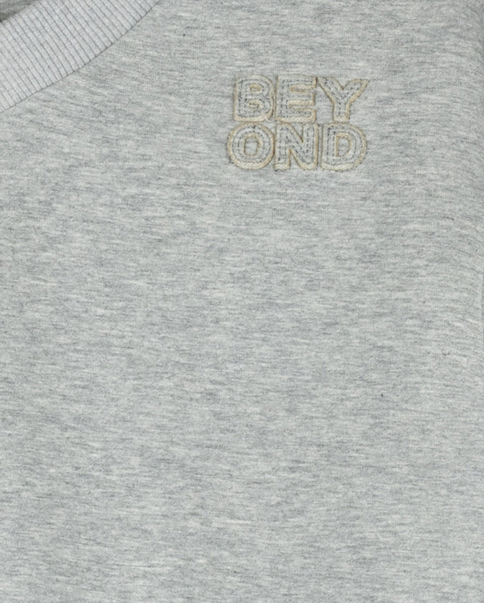 Logo V-neck Sweatshirt - Junees